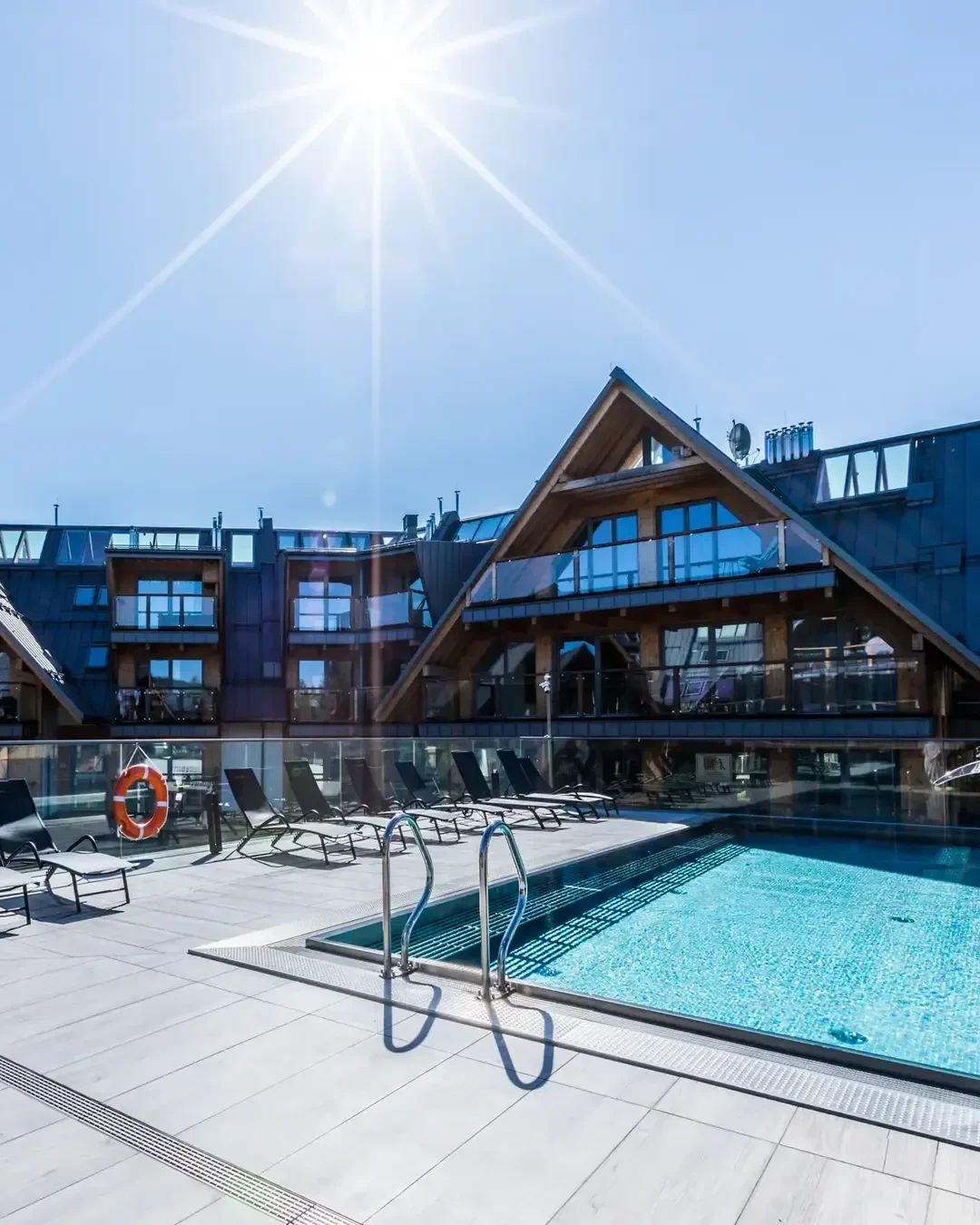 Zewnętrzny basen geotermalny w kompleksie Royal Resort w Zakopanem