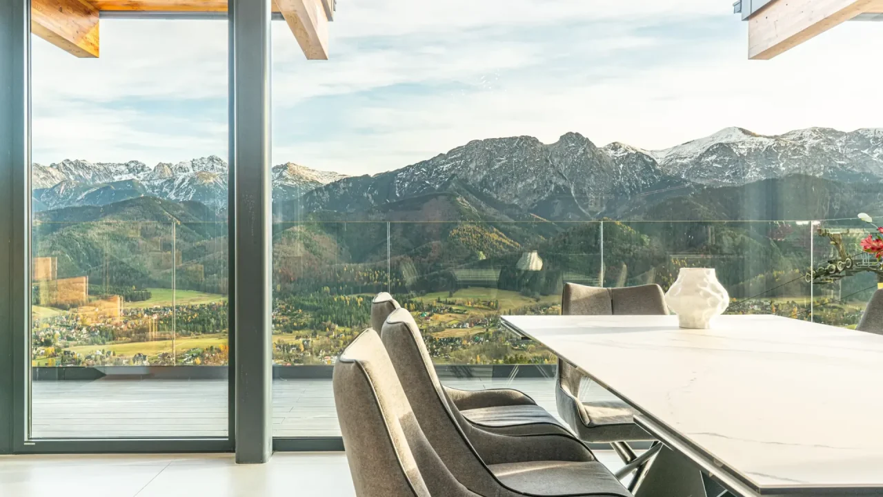 Widok na Tatry z domu z sauną Szymoszkowa Ski Residence w Kościelisku