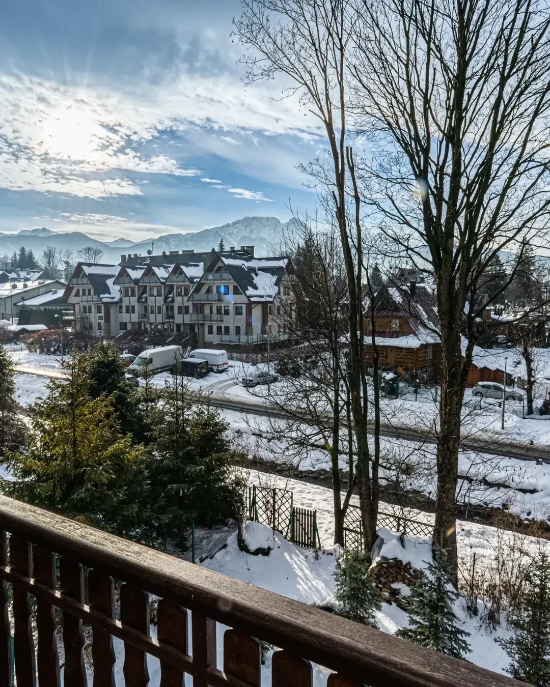 Zimowy widok na Zakopane z balkonu Villi Kamieniec