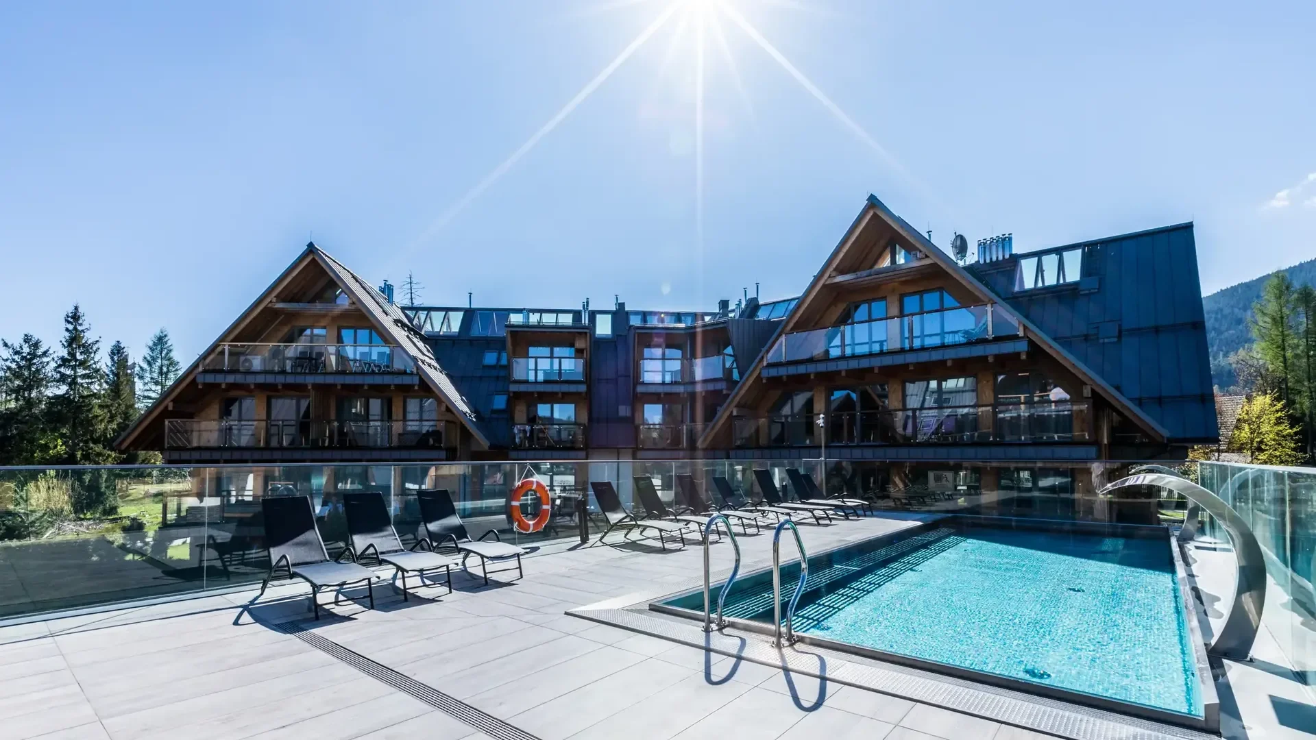 Zewnętrzny basen geotermalny w kompleksie Royal Resort w Zakopanem