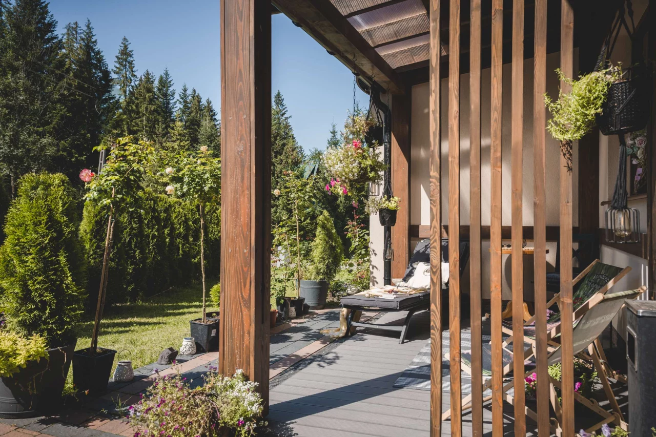 Rezydencja Dwa Niedźwiedzie nad potokiem Zakopane