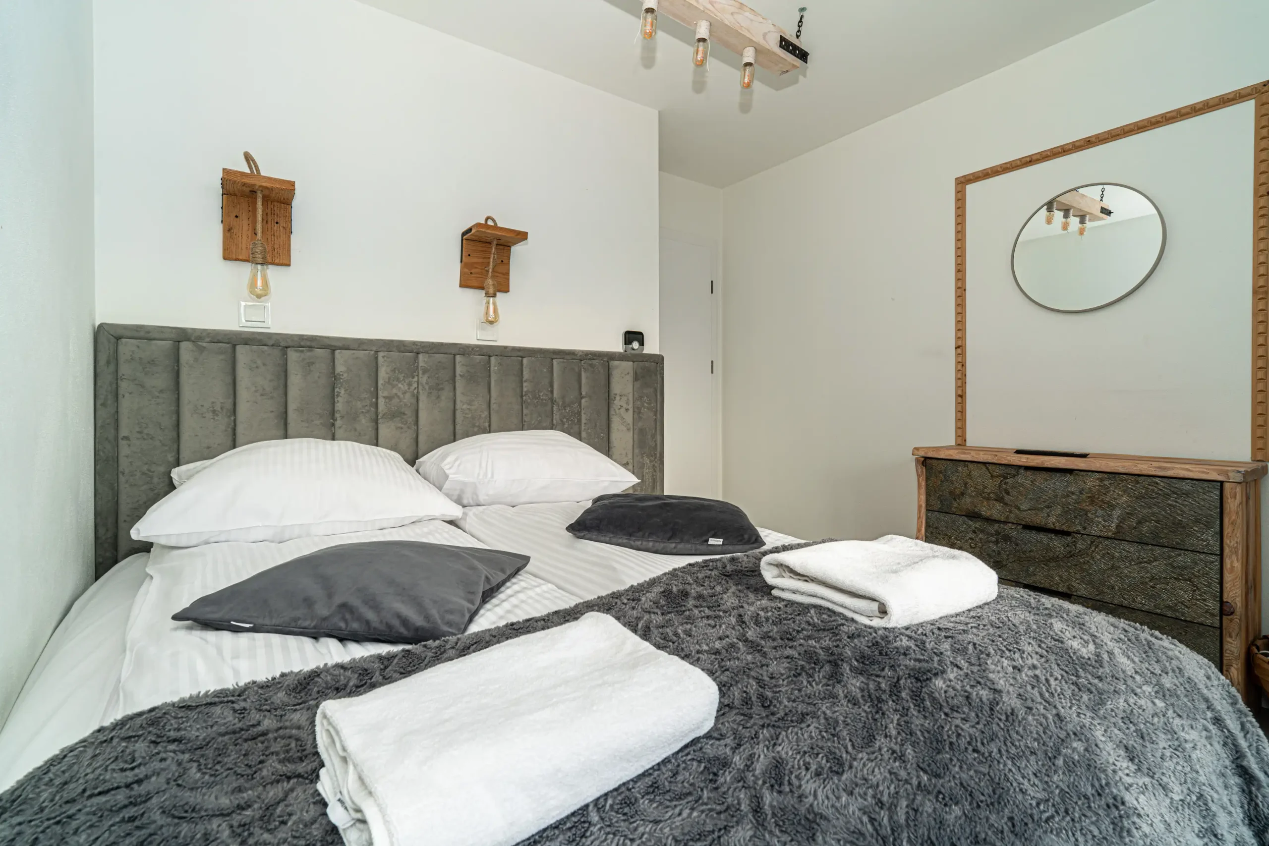 Schronisko Zmysłów Apartament nr 5